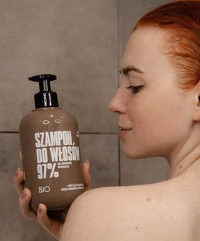 Feuchtigkeitsspendendes Shampoo für trockenes Haar mit dem Duft von Bergamotte und Zedernholz Bjo