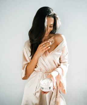 Oh!Tomi nourishing vanilla and orange body mousse for everyday use