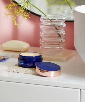 Cremă de noapte anti-îmbătrânire Nivea Cellular cu bakuchiol