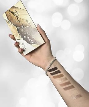 Lidschattenpalette für Tag und Nacht in Nude-Tönen