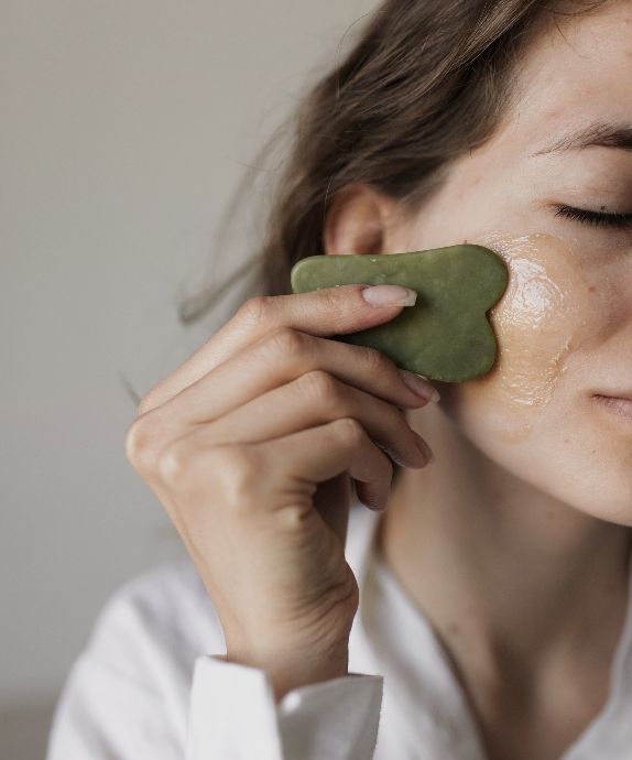 Tabla de masaje de jade gua sha en bolsa de algodón reciclado Polémica