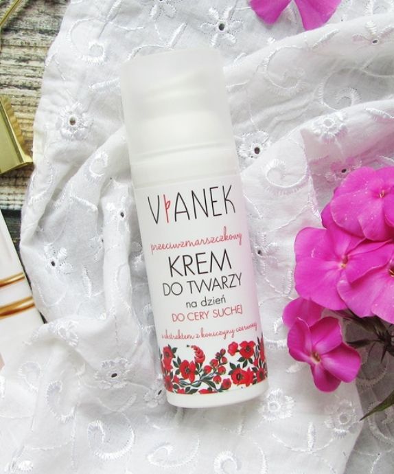 Crema facial de día antiarrugas para pieles secas con trébol rojo Vianek