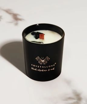 Sojakerze mit dem Duft von schwarzem Obsidian und Oud-Harz, Crystallove