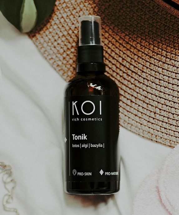 Koi facial toner with algae and lotus flower to soothe irritation and redness