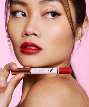 Vitamin Shameless Lip Crayon ajakkenőcs shea vajjal Bloody Tango Jusee